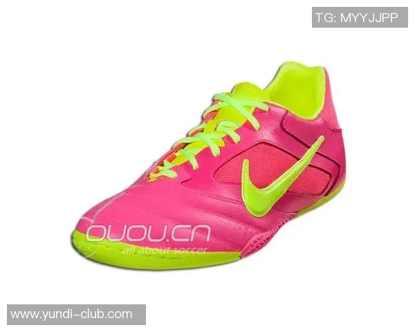 耐克暗煞足球鞋球星上脚展现独特魅力助力赛场表现