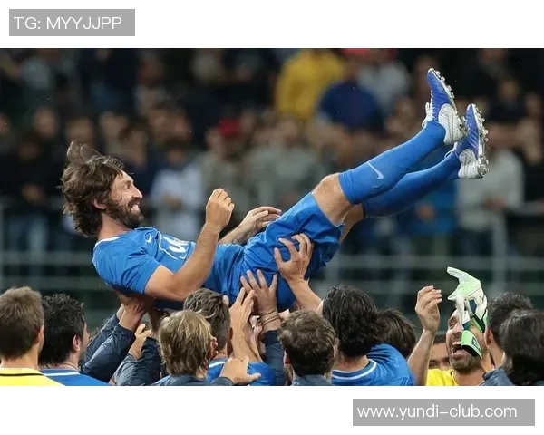 足球明星挥手告别绿茵场精彩瞬间 新老交替开启职业生涯新篇章